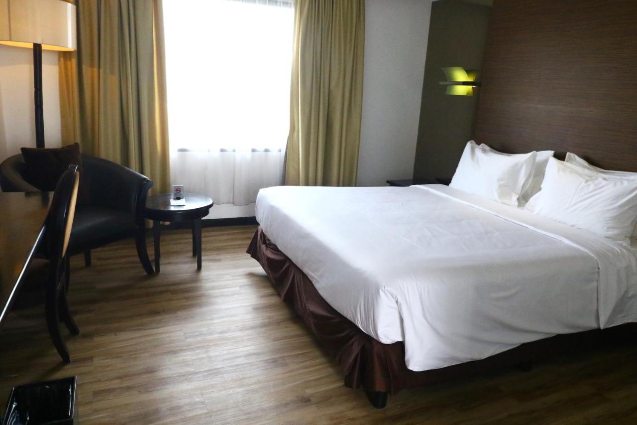 Jakarta Airport Hotel Тангеранг Екстериор снимка